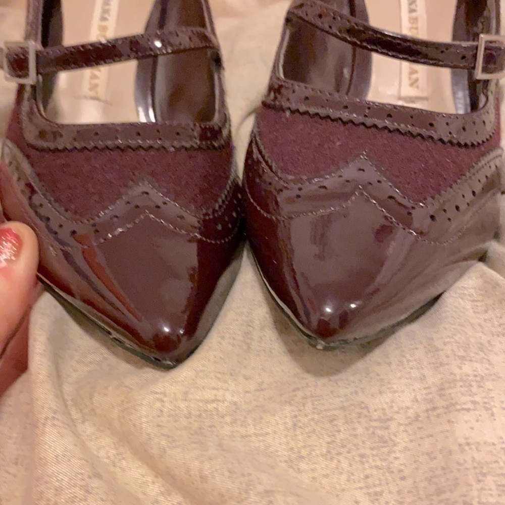 Dana Buchman Sz 8, pointed wingtip shoe, excellent detail. Very stylish. - Picture 8 of 14